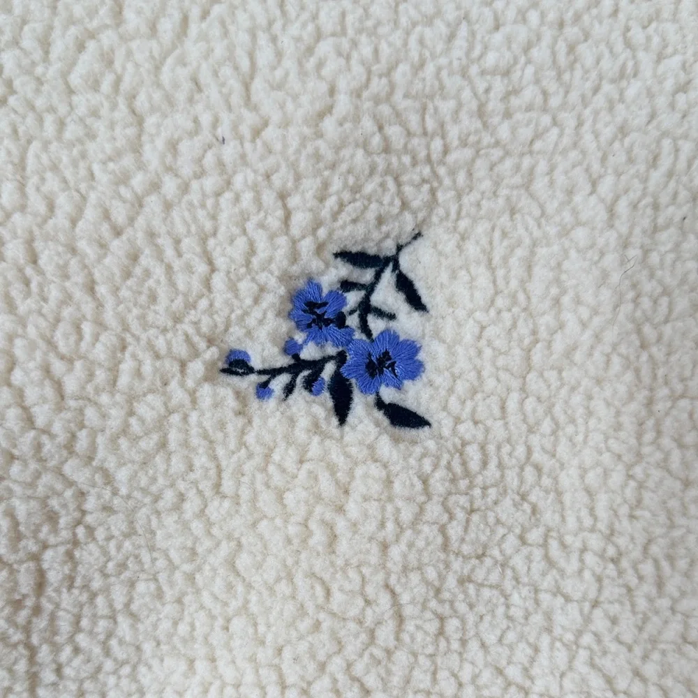 Old Navy Cream Fleece with Blue Floral Embroidery 18-24m - Picture 4 of 4